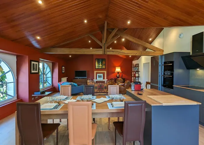 Avec Piscine Chauffée Et Wi-fi En Pleine Nature - Fr-1-653-283