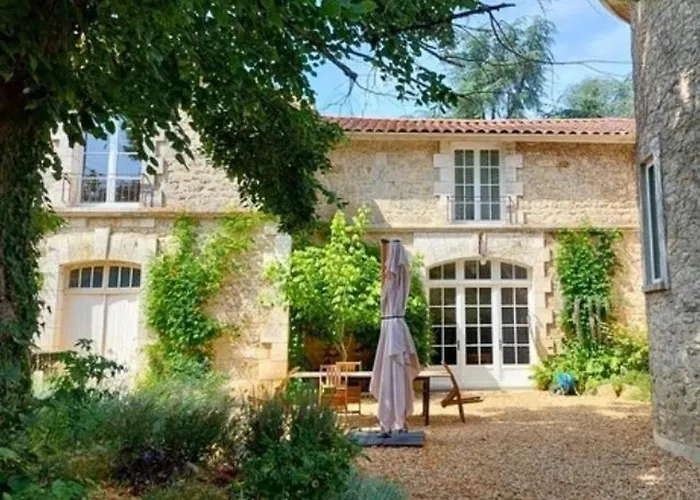 Avec Piscine Chauffée Et Wi-fi En Pleine Nature - Fr-1-653-283 * Pranzac